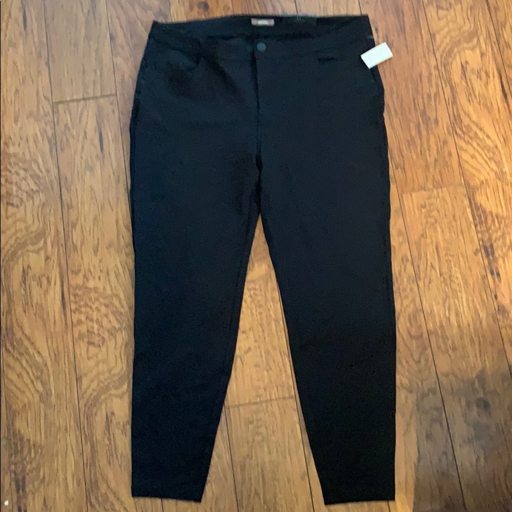 Skinny ankle mid rise stretchy pants.
